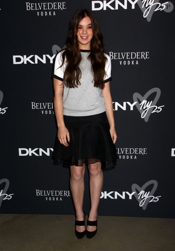 Hailee Steinfeld assiste à la soirée du 25e anniversaire de la marque DKNY. New York, le 9 septembre 2013.