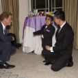 Le prince Harry avec le jeune Jonathan He lors de la soirée des WellChild Awards le 11 septembre 2013 à Londres.