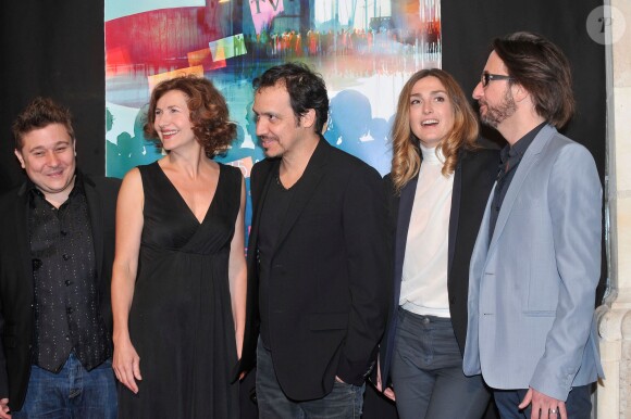 Le jury Alexandre Astier, Julie Gayet, Marie Bunel, Xavier Deluc, Alex Jaffray et Alexandre Laurent lors de la cérémonie d'ouverture du 15e Festival de la Fiction Tv de La Rochelle. Le 11 septembre 2013.