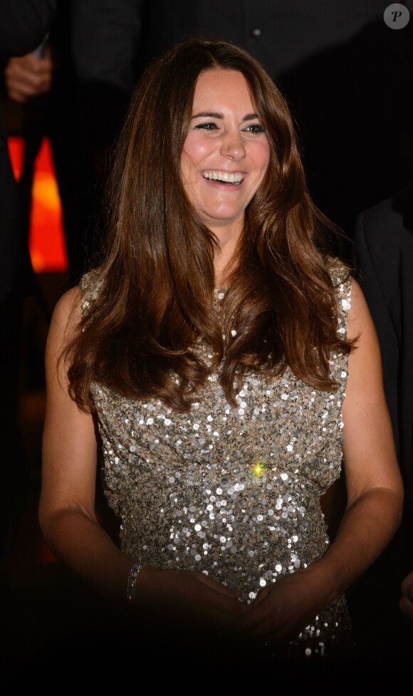 Kate Middleton, parfaite lors de sa première sortie officielle au côté du prince William à l'occasion du gala de la fondation Tusk Trust le 12 septembre 2013 à la Royal Society de Londres
