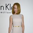 Nicole Kidman, ravissante en robe grise accessoirisée d'une fine ceinture dorée pour assister au défilé Calvin Klein printemps-été 2014 aux studios Spring. New York, le 12 septembre 2013.