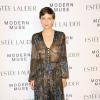 Maggie Gyllenhaal lors de la soirée de lancement de la fragrance "Modern Muse" de la marque Estée Lauder à New York le 12 septembre 2013