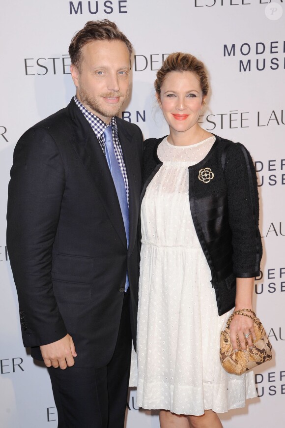 Ariel Foxman (rédacteur en chef d'InStyle) et Drew Barrymore lors de la soirée de lancement de la fragrance "Modern Muse" de la marque Estée Lauder à New York le 12 septembre 2013