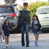 Exclusif - Johnny Hallyday et sa femme Laeticia accompagnée de sa grand-mere Eliette déjeunent avec des amis avant d'aller chercher leurs filles Jade et Joy à l'école à Pacific Palisades, le 10 septembre 2013.