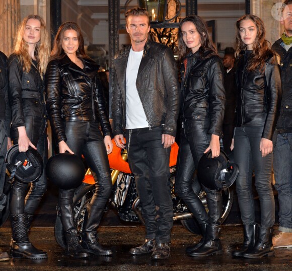 David Beckham, un biker en charmante compagnie lors de l'inauguration de la maison Belstaff, dont il est la nouvelle égérie, au 135/137 New Bond Street. Londres, le 15 septembre 2013.