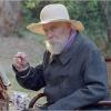 Michel Bouquet est le peintre Auguste Renoir dans le film Renoir.