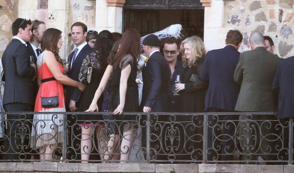 Adam Clayton (bassiste du groupe irlandais U2) s'est marié avec Mariana Teixeira au Château de la Napoule près de Cannes, le 14 septembre 2013.