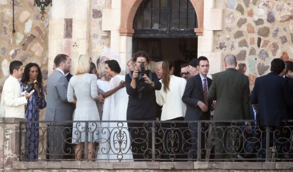 Adam Clayton (bassiste du groupe irlandais U2) s'est marié avec Mariana Teixeira au Château de la Napoule près de Cannes, le 14 septembre 2013.