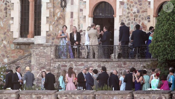 Adam Clayton (bassiste du groupe irlandais U2) s'est marié avec Mariana Teixeira au Château de la Napoule près de Cannes, le 14 septembre 2013.