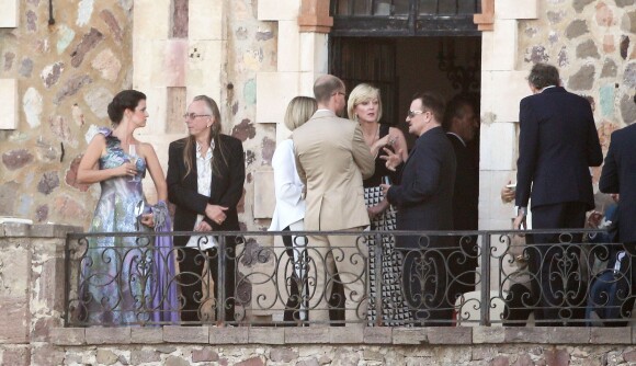 Adam Clayton (bassiste du groupe irlandais U2) s'est marié avec Mariana Teixeira au Château de la Napoule près de Cannes, le 14 septembre 2013.