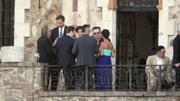 Adam Clayton (bassiste du groupe irlandais U2) s'est marié avec Mariana Teixeira au Château de la Napoule près de Cannes, le 14 septembre 2013.