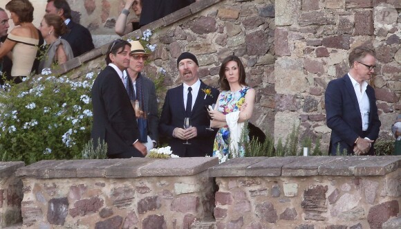 Adam Clayton (bassiste du groupe irlandais U2) s'est marié avec Mariana Teixeira au Château de la Napoule près de Cannes, le 14 septembre 2013.