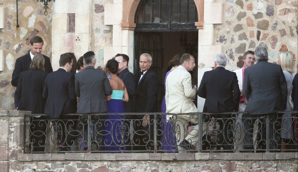 Adam Clayton (bassiste du groupe irlandais U2) s'est marié avec Mariana Teixeira au Château de la Napoule près de Cannes, le 14 septembre 2013.