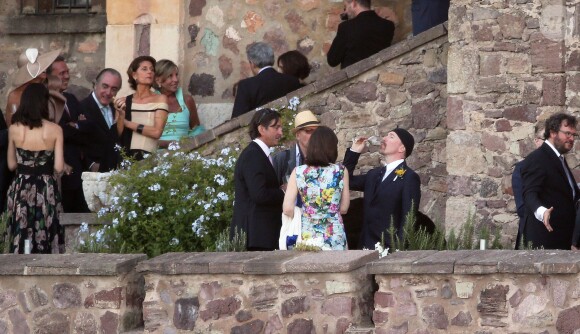 Adam Clayton (bassiste du groupe irlandais U2) s'est marié avec Mariana Teixeira au Château de la Napoule près de Cannes, le 14 septembre 2013.