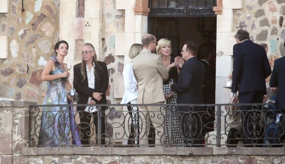 Adam Clayton (bassiste du groupe irlandais U2) s'est marié avec Mariana Teixeira au Château de la Napoule près de Cannes, le 14 septembre 2013.