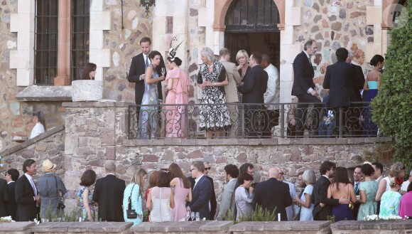 Adam Clayton (bassiste du groupe irlandais U2) s'est marié avec Mariana Teixeira au Château de la Napoule près de Cannes, le 14 septembre 2013.