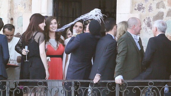 Adam Clayton (bassiste du groupe irlandais U2) s'est marié avec Mariana Teixeira au Château de la Napoule près de Cannes, le 14 septembre 2013.