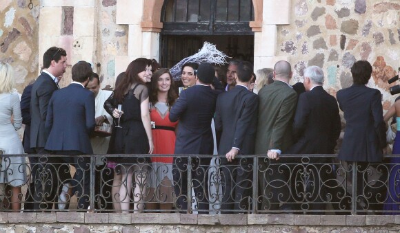 Adam Clayton (bassiste du groupe irlandais U2) s'est marié avec Mariana Teixeira au Château de la Napoule près de Cannes, le 14 septembre 2013.