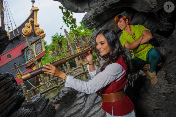 Valérie Bègue a passé une partie de la journée avec Peter Pan à Disneyland Paris le week-end du 15 septembre 2013