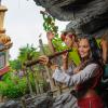 Camille Lacourt et son épouse Valérie Bègue se sont amusés à Disneyland Paris le week-end du 15 septembre 2013