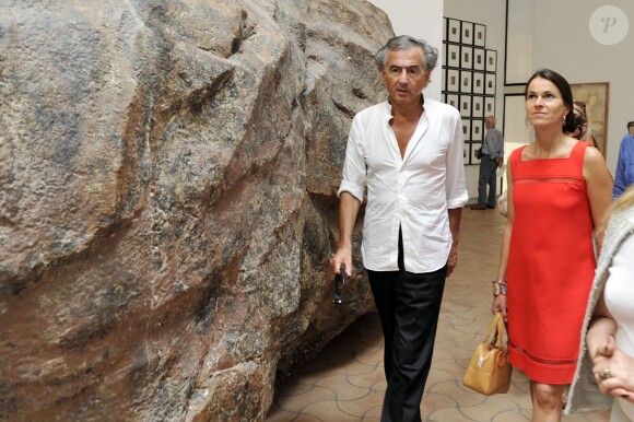 BHL et Aurélie Filippetti, la ministre de la Culture, visitent l'exposition "Les Aventures de la Vérité" qui est installée du 29 juin au 11 novembre 2013 à la célèbre Fondation Maeght sous l'impulsion du philosophe et écrivain francais Bernard-Henri Lévy commissaire de l'exposition. Le 27 juillet 2013 à Saint-Paul-de-Vence.
