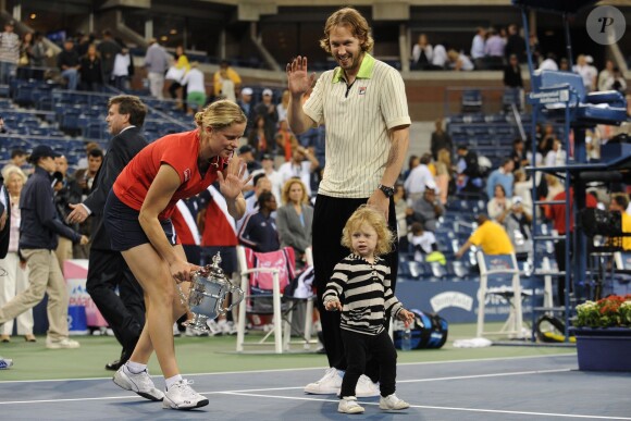 Kim Clijsters fête sa victoire le 13 septembre 2009 à l'US Open, avec son mari Brian Lynch et leur fille Jada.