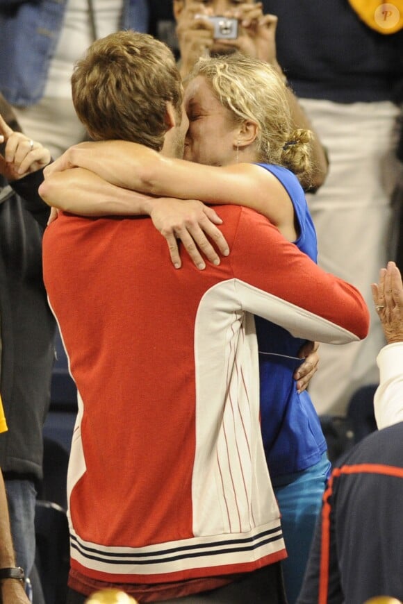 Kim Clijsters à l'US Open le 11 septembre 2010 avec son mari Brian Lynch après sa victoire finale sur Zvonareva.