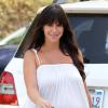 Exclusif - Jennifer Love Hewitt enceinte se promène dans les rues de Brentwood, le 19 septembre 2013.