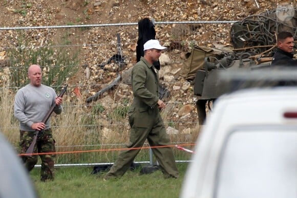 Exclusif - Brad Pitt sur le tournage de "Fury" en Grande-Bretagne le 10 septembre 2013.