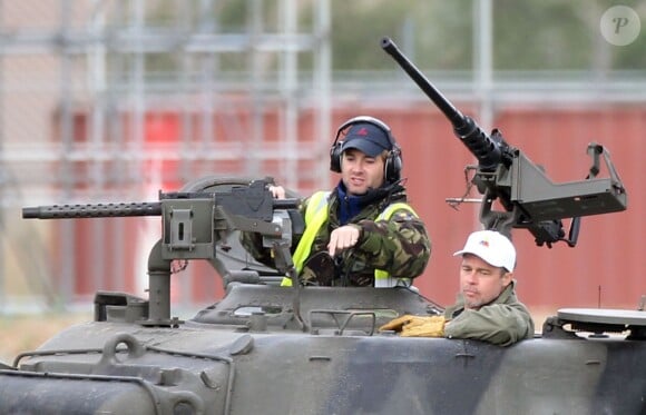 Exclusif - Brad Pitt sur le tournage de "Fury" en Grande-Bretagne le 10 septembre 2013.