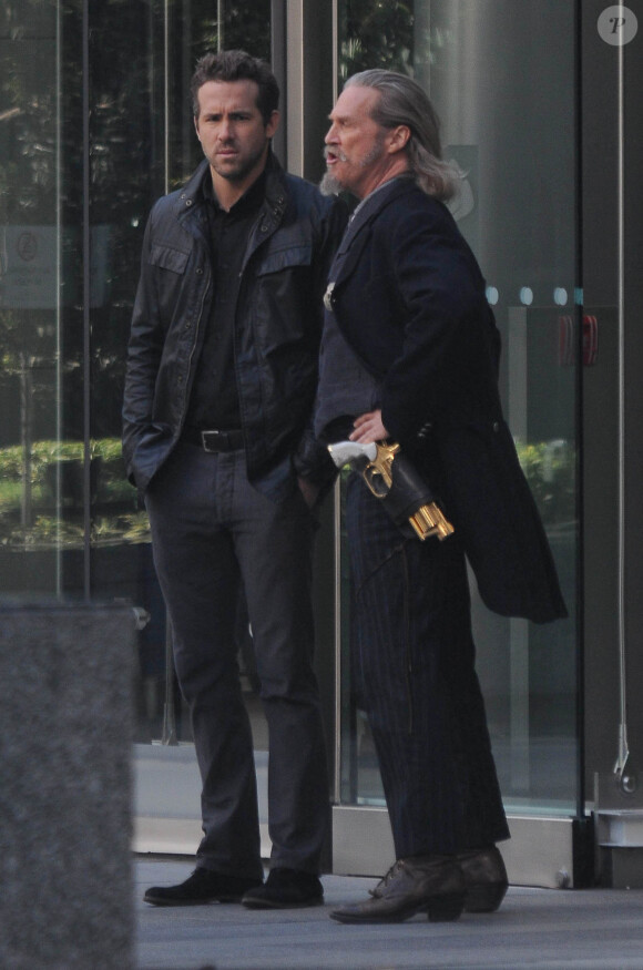 Ryan Reynolds et Jeff Bridges sur le tournage de R.I.P.D. à Los Angeles le 25 novembre 2012