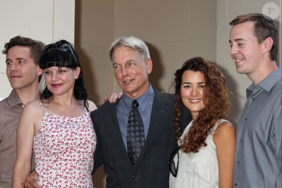 Brian Dietzen, Pauley Perrette, Cote de Pablo, Sean Murray accompagnent Mark Harmon qui recoit son etoile sur le Walk Of Fame a Hollywood, le 1er octobre 2012.