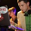 Mark Ronson et Lily Allen lors de leur DJ set à la soirée du 150e anniversaire de Martini sur le lac de Côme en Italie, le 19 septembre 2013.