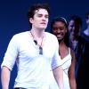 Orlando Bloom sur scène pour la première de sa pièce de théâtre "Roméo et Juliet" à New York, le 19 septembre 2013.