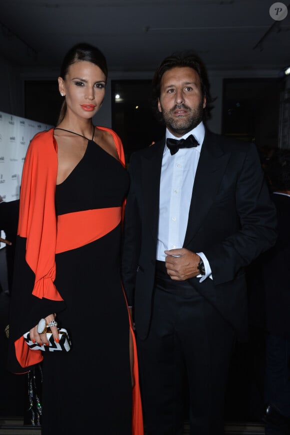 Claudia Galanti enceinte et Arnaud Mimran lors du gala de l'amfAR à Milan, le 21 septembre 2013.