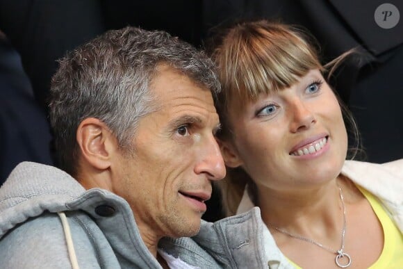Nagui et sa femme Melanie Page lors de PSG - Monaco au Parc des Princes le 22 septembre 2013.