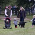 Peter Phillips, sa femme Autumn, sa mère la princesse Anne et ses fillettes Savannah et Isla assistaient le 21 septembre 2013 à un concours équestre à Gatcombe.