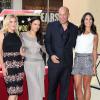 Katee Sackhoff, Michelle Rodriguez, Vin Diesel, Jordana Brewster posent alors que l'acteur Vin Diesel a dévoilé son étoile sur le célèbre boulevard Walk of Fame, à Hollywood. Le 26 août 2013.