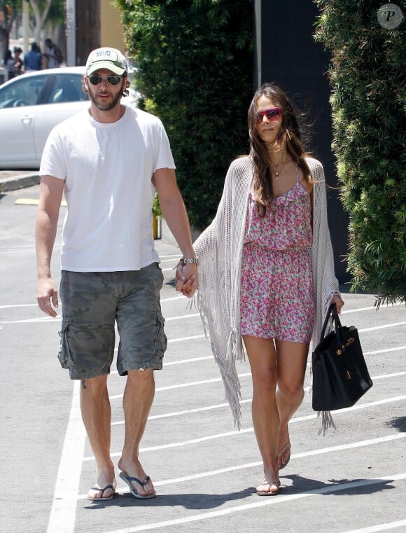 Jordana Brewster et son mari Andrew Form, à West Hollywood, Los Angeles, le 9 juillet 2011.