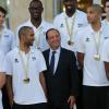 François Hollande, Tony Parker et l'équipe de France de basket au palais de l'Élysée le 23 septembre 2013