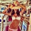 Alessandra Ambrosio dévoile son corps sexy lors d'un voyage à Saint-Tropez