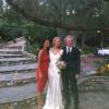 Scott Eastwood a pris en photo sa belle-mère Dina et son père Clint Eastwood posant avec la mariée, sa demi-soeur Alison Eastwood