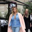 Cet automne, on porte le jean comme Kim Kardashian, version total look