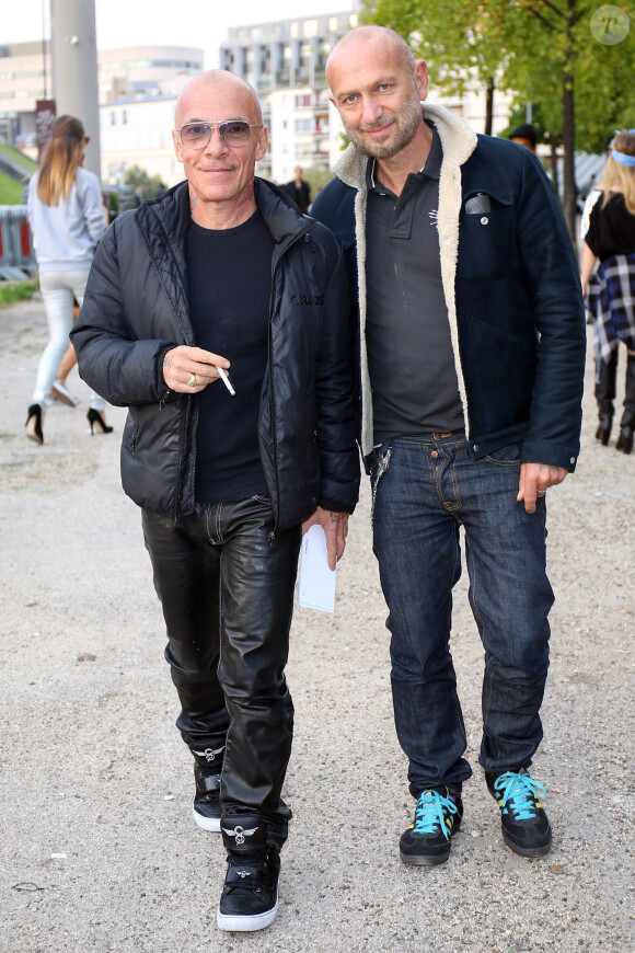 Les artistes Pierre et Gilles (Pierre Commoy et Gilles Blanchard) arrivent au Palais Omnisports de Paris Bercy pour assister au défilé Rick Owens printemps-été 2014. Paris, le 26 septembre 2013.