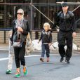 Naomi Watts, Liev Schreiber et leurs enfants Alexander et Samuel sur la route de l'école à New York le 20 septembre 2013