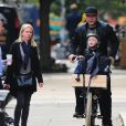 Naomi Watts, Liev Schreiber et leurs enfants Alexander et Samuel sur la route de l'école à New York le 27 septembre 2013