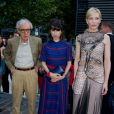 Cate Blanchett, Woody Allen et Sally Hawkins à la première du film Blue Jasmine à Paris, le 27 août 2013.