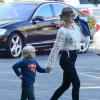 Gwen Stefani et son fils Zuma à Studio City, Los Angeles, le 27 septembre 2013.
