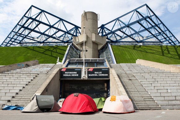 Des fans de Mylène Farmer ont campé devant Bercy avant le concert du 7 septembre 2013.