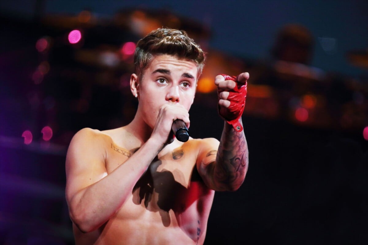 Photo Le chanteur Justin Bieber, torse nu en concert à Pekin en Chine, le 29 septembre 2013
